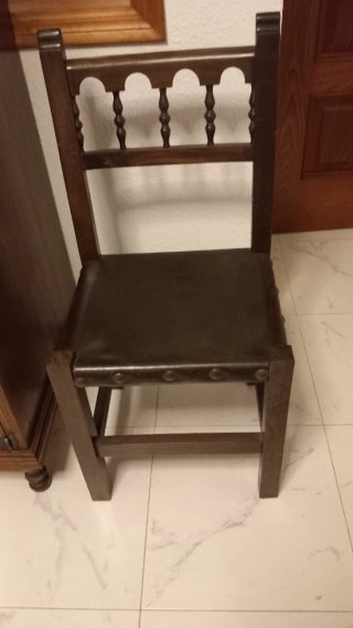 Silla Castellana Madera y Cuero