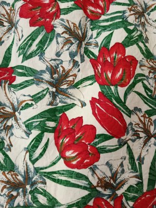 Falda estampada flores rojas y verdes