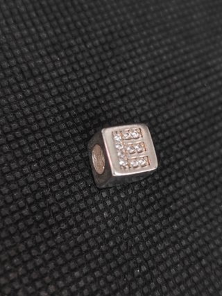 Charm plata 925 cuadrado letra E. 051-03-00675