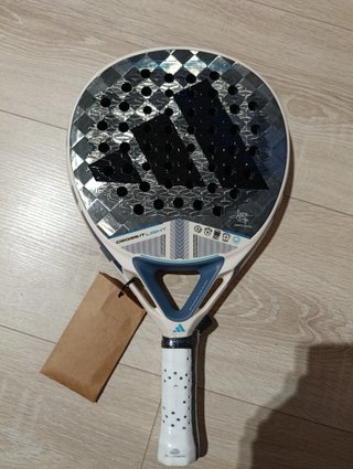 Pala Padel Adidas Crossit Light y paletero