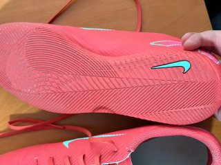 Zapatillas Nike Fútbol Rojas y Turquesa