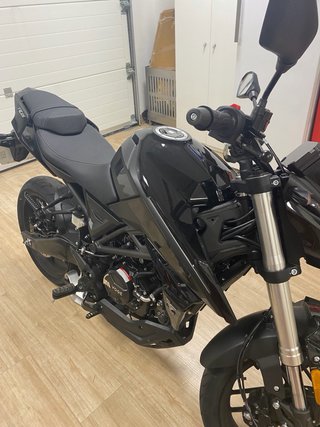 Moto Voge 125R Negra