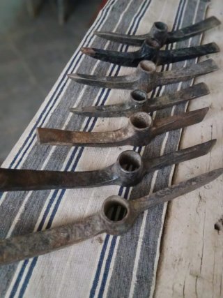 Picos y azadas ( cabezas )