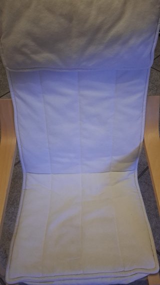 Mesa infantil con rollo de papel y sillón