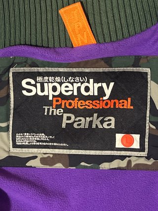 Parka Superdry Camuflaje Forro Morado