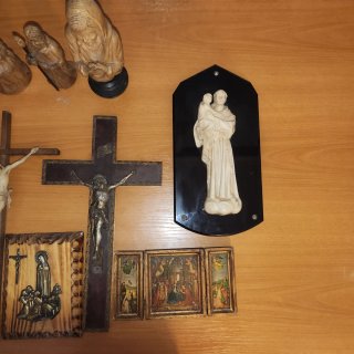 Lote Religioso Época Figuras y Cruces