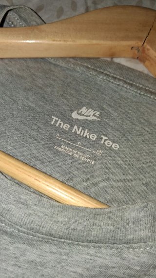 Camiseta Nike Gris