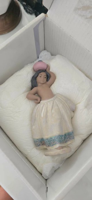 Figura Lladró Porcelana Mujer con Cántaro