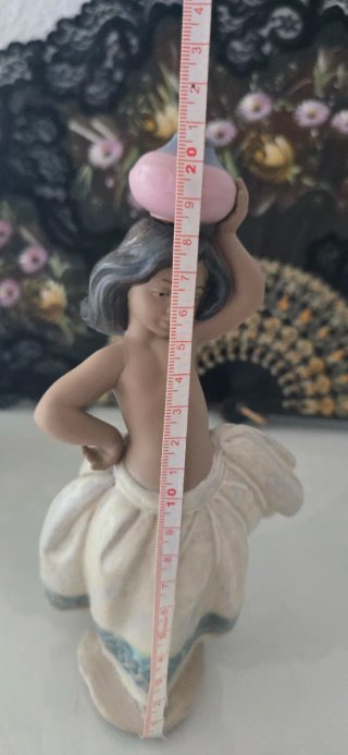 Figura Lladró Porcelana Mujer con Cántaro