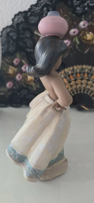 Figura Lladró Porcelana Mujer con Cántaro