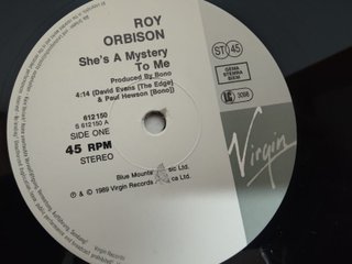Roy Orbison - She’s a Mystery to Me LP