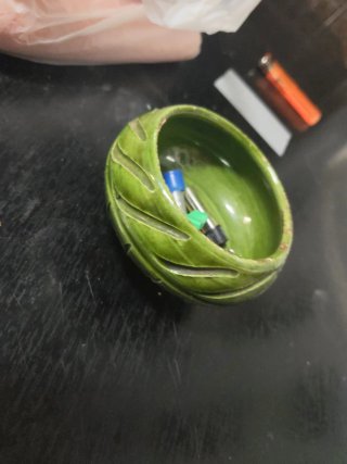Joyero verde con diseño de hojas