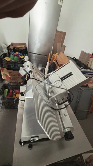 Cortadora de embutidos Edenox CGP-350