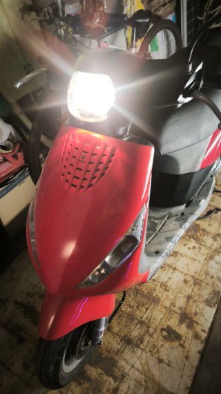 Moto Scooter Roja y Negra 4T