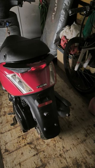 Moto Scooter Roja y Negra 4T