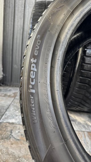 Neumáticos 275/40 R20 106V + 245/45 R20 103V