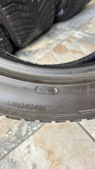 Neumáticos 275/40 R20 106V + 245/45 R20 103V
