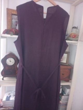 Vestido largo colo burdeos.