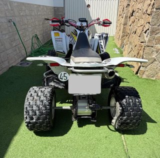 Quad Yamaha Raptor Blanco y Rojo