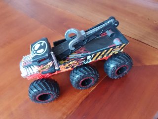 Hot Wheels Bone Shaker Monster Truck