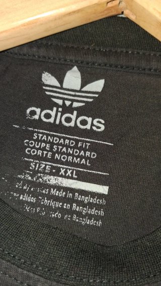 Camiseta Adidas Negra