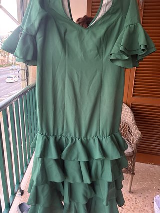 Traje de flamenca verde con volantes