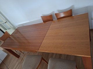 Mesa y sillas de comedor madera