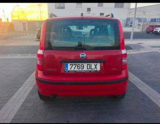 Coche rojo 5 puertas