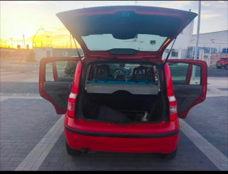 Coche rojo 5 puertas