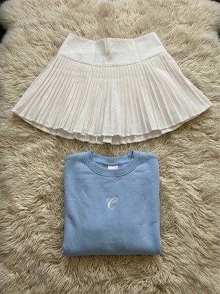 Falda blanca plisada