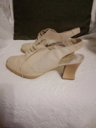 Zapatos slingback beige mujer