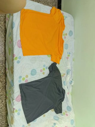 2 Camisetas Talla XL (Naranja y Gris)