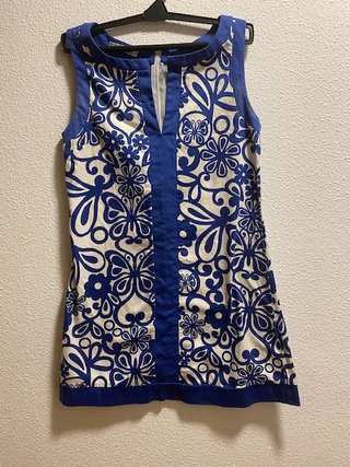 Vestido corto recto estampado floral azul