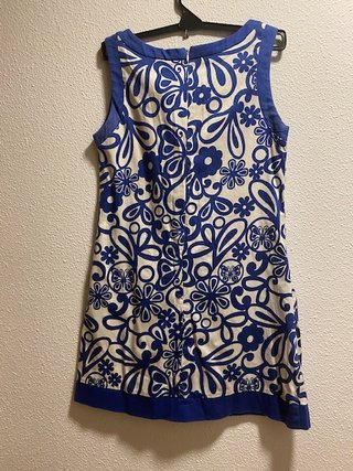 Vestido corto recto estampado floral azul