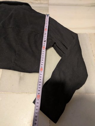 Chaqueta vaquera negra corta