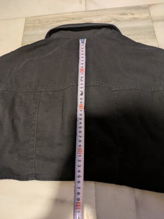 Chaqueta vaquera negra corta