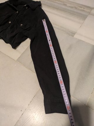 Chaqueta vaquera negra corta