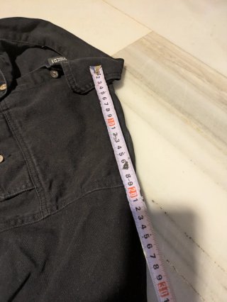 Chaqueta vaquera negra corta