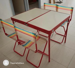 Mesa y sillas plegables vintage