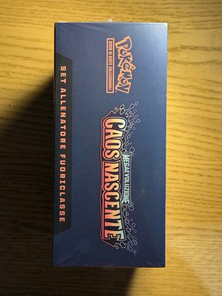 Pokémon Set Allenatore Fuoriclasse Caos Nascente