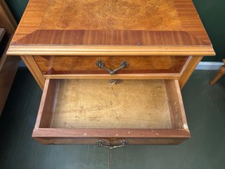 Mesita vintage madera 2 cajones