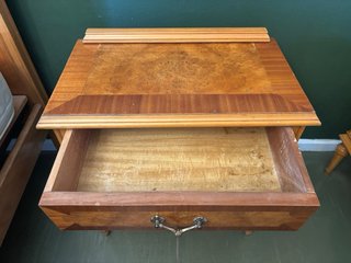 Mesita vintage madera 2 cajones