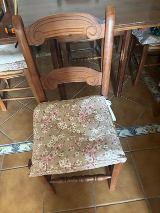 Mesa de madera y 6 sillas