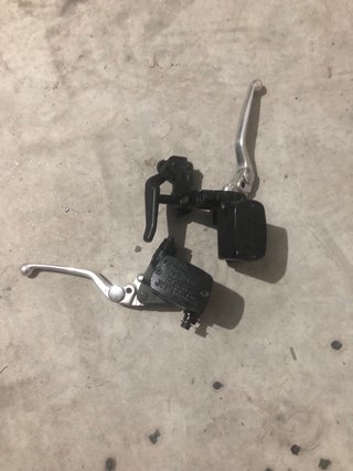 Bomba de Frenos TMAX 560 Delantero y Trasero