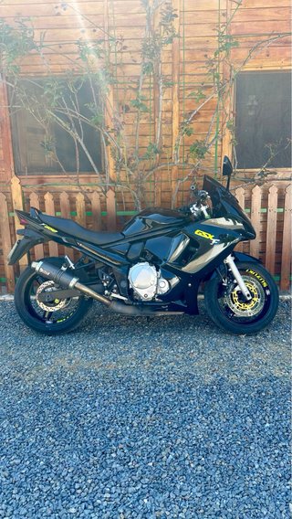 Suzuki GSX 650F Negra