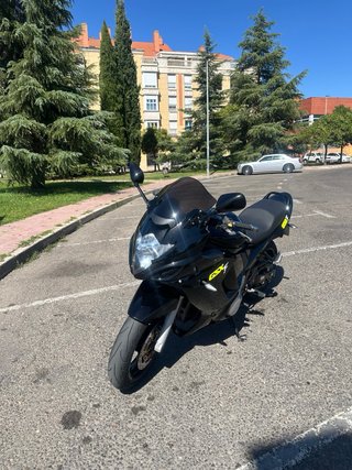 Suzuki GSX 650F Negra