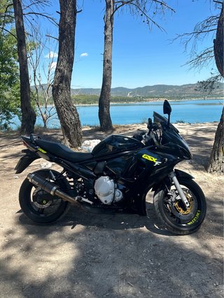 Suzuki GSX 650F Negra