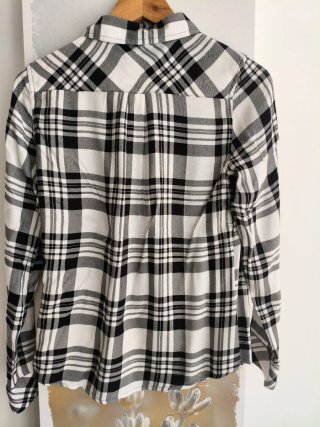 Camisa cuadros chica blanco y negro  inside