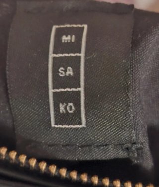 Bolso negro Misako con detalle serpiente