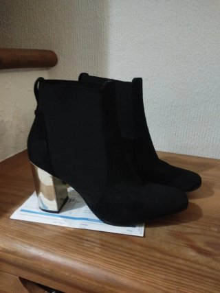 Botas ante tacón dorado